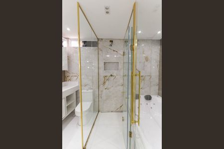 Casa de condomínio à venda com 140m², 3 quartos e 2 vagas Casa de condomínio à venda com 140m², 3 quartos e 2 vagasBanheiro da Suíte