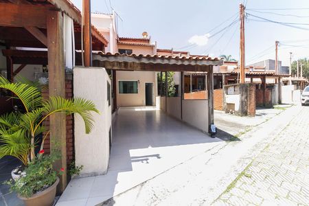 Casa de condomínio à venda com 140m², 3 quartos e 2 vagas Casa de condomínio à venda com 140m², 3 quartos e 2 vagasFachada