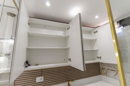 Casa de condomínio à venda com 140m², 3 quartos e 2 vagas Casa de condomínio à venda com 140m², 3 quartos e 2 vagasBanheiro da Suíte