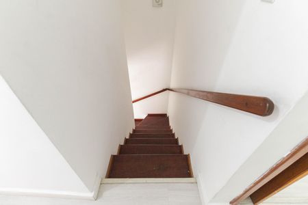 Casa de condomínio à venda com 140m², 3 quartos e 2 vagas Casa de condomínio à venda com 140m², 3 quartos e 2 vagasEscada