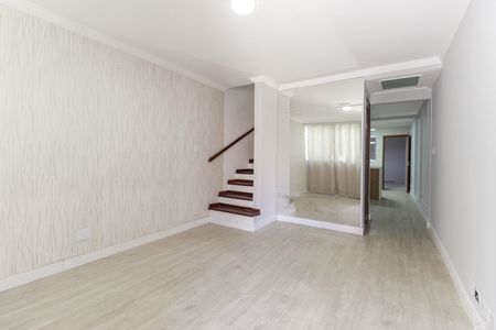 Casa de condomínio à venda com 140m², 3 quartos e 2 vagas Casa de condomínio à venda com 140m², 3 quartos e 2 vagasSala