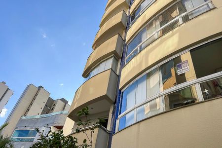 Apartamento à venda com 104m², 3 quartos e 2 vagasFachada + plaquinha