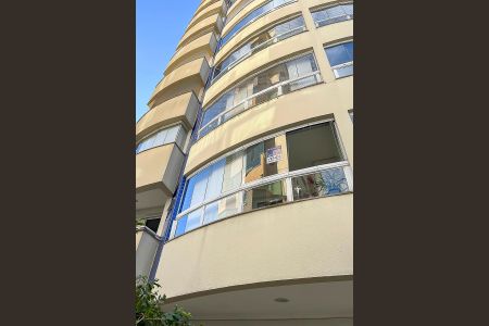 Apartamento à venda com 104m², 3 quartos e 2 vagasFachada + plaquinha