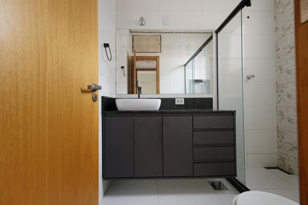 Apartamento à venda com 64m², 2 quartos e sem vaga Apartamento à venda com 64m², 2 quartos e sem vagaBanheiro Corredor