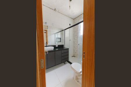 Apartamento à venda com 64m², 2 quartos e sem vaga Apartamento à venda com 64m², 2 quartos e sem vagaBanheiro Corredor