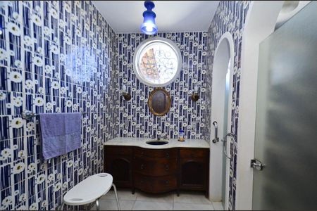 Casa à venda com 580m², 5 quartos e 4 vagas Casa à venda com 580m², 5 quartos e 4 vagasBanheiro site 2