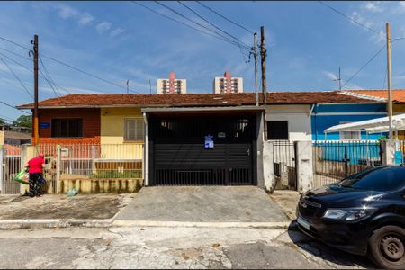Casa para alugar com 80m², 2 quartos e 1 vaga Casa para alugar com 80m², 2 quartos e 1 vagaFachada