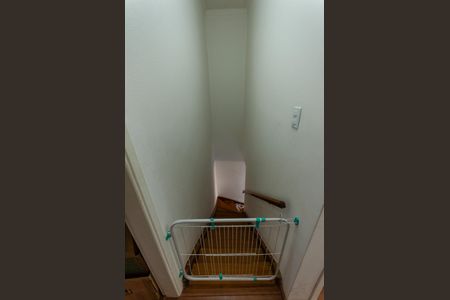 Casa para alugar com 80m², 2 quartos e 1 vaga Casa para alugar com 80m², 2 quartos e 1 vagaCorredor - Escada