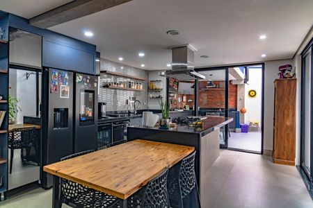 Casa à venda com 141m², 3 quartos e 2 vagas Casa à venda com 141m², 3 quartos e 2 vagasCozinha