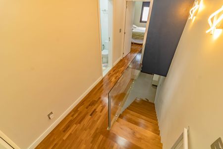 Casa à venda com 141m², 3 quartos e 2 vagas Casa à venda com 141m², 3 quartos e 2 vagasCorredor e escadaria