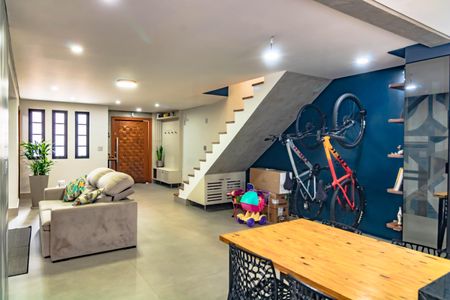 Casa à venda com 141m², 3 quartos e 2 vagas Casa à venda com 141m², 3 quartos e 2 vagasSala