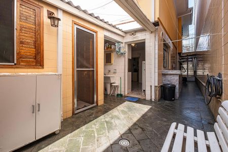 Casa à venda com 102m², 2 quartos e 2 vagasQuintal