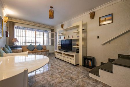 Casa à venda com 102m², 2 quartos e 2 vagasSala