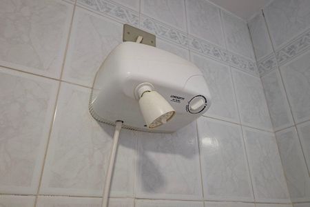 Casa à venda com 102m², 2 quartos e 2 vagasBanheiro