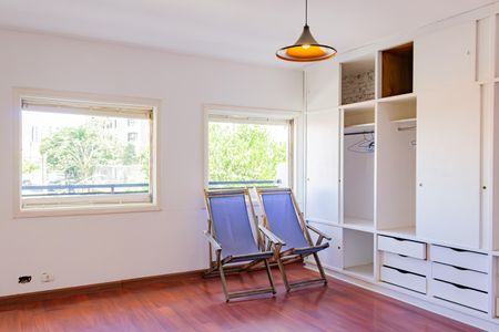 Casa à venda com 276m², 4 quartos e 4 vagasSuíte