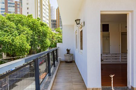 Casa à venda com 276m², 4 quartos e 4 vagasVaranda da Suíte