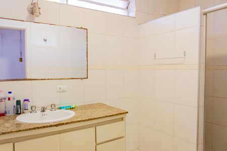 Casa à venda com 276m², 4 quartos e 4 vagasBanheiro Social