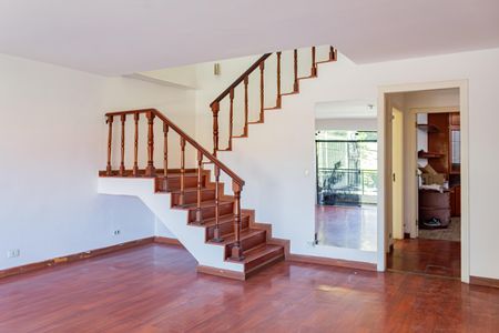 Casa à venda com 276m², 4 quartos e 4 vagasSala