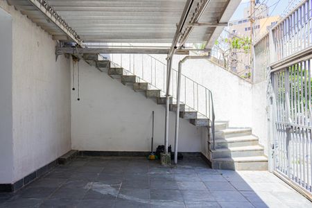 Casa à venda com 276m², 4 quartos e 4 vagasGaragem