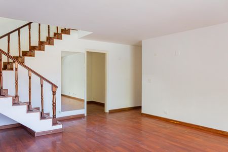 Casa à venda com 276m², 4 quartos e 4 vagasSala