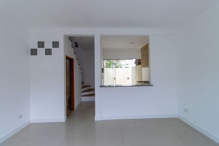 Casa de condomínio para alugar com 61m², 2 quartos e 2 vagasSala