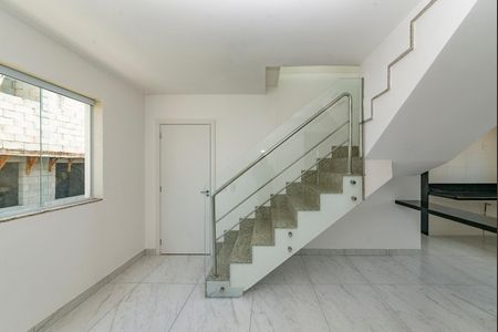 Apartamento à venda com 163m², 4 quartos e 3 vagas Apartamento à venda com 163m², 4 quartos e 3 vagasEscada