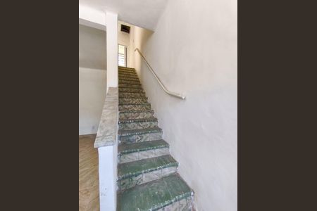 Casa à venda com 100m², 2 quartos e sem vagaEscada