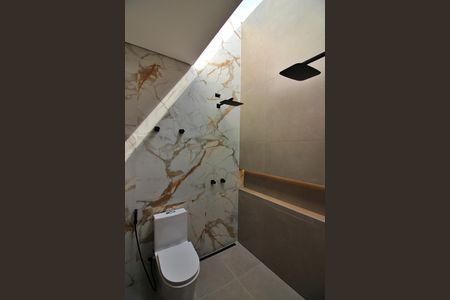 Casa à venda com 190m², 3 quartos e 4 vagasQuarto 1 - Suíte Banheiro