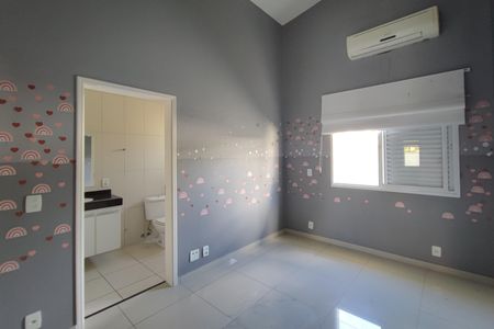 Casa de condomínio à venda com 200m², 3 quartos e 4 vagas Casa de condomínio à venda com 200m², 3 quartos e 4 vagasQuarto Suíte 3