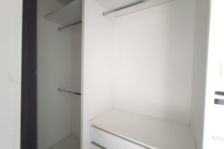 Casa de condomínio à venda com 200m², 3 quartos e 4 vagas Casa de condomínio à venda com 200m², 3 quartos e 4 vagasCloset Suíte