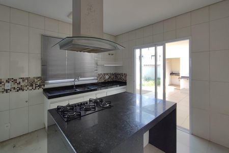 Casa de condomínio à venda com 200m², 3 quartos e 4 vagas Casa de condomínio à venda com 200m², 3 quartos e 4 vagasCozinha