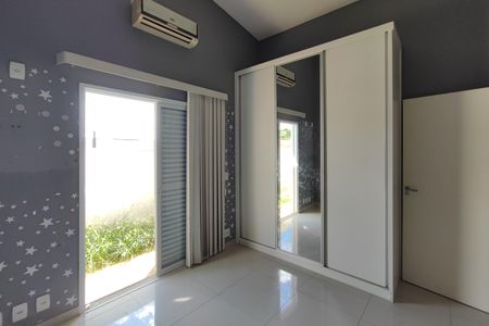 Casa de condomínio à venda com 200m², 3 quartos e 4 vagas Casa de condomínio à venda com 200m², 3 quartos e 4 vagasQuarto Suíte 2