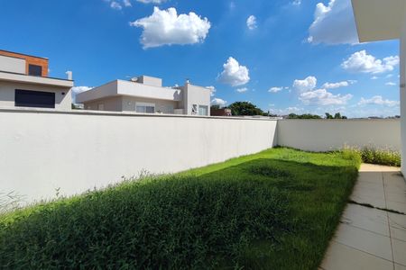 Casa de condomínio à venda com 200m², 3 quartos e 4 vagas Casa de condomínio à venda com 200m², 3 quartos e 4 vagasQuintal