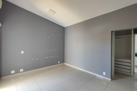 Casa de condomínio à venda com 200m², 3 quartos e 4 vagas Casa de condomínio à venda com 200m², 3 quartos e 4 vagasQuarto Suíte