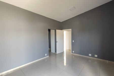 Casa de condomínio à venda com 200m², 3 quartos e 4 vagas Casa de condomínio à venda com 200m², 3 quartos e 4 vagasQuarto Suíte