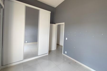 Casa de condomínio à venda com 200m², 3 quartos e 4 vagas Casa de condomínio à venda com 200m², 3 quartos e 4 vagasQuarto Suíte 2