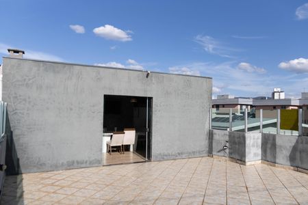 Casa à venda com 360m², 3 quartos e 5 vagas Casa à venda com 360m², 3 quartos e 5 vagasÁrea externa