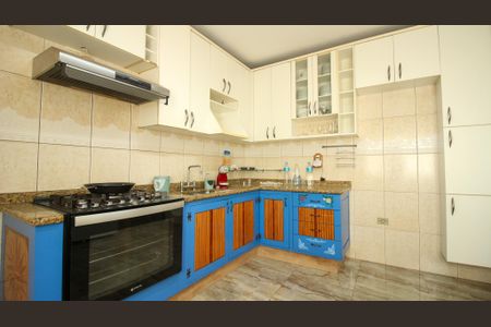 Casa à venda com 200m², 3 quartos e 2 vagas Casa à venda com 200m², 3 quartos e 2 vagasCozinha