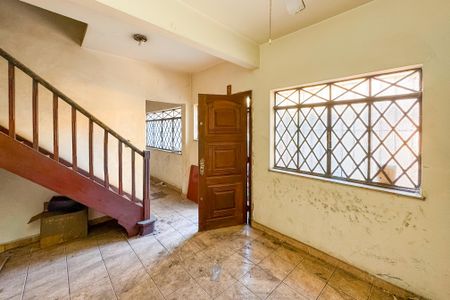 Casa à venda com 100m², 3 quartos e 2 vagas Casa à venda com 100m², 3 quartos e 2 vagasSala