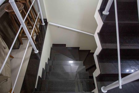 Casa à venda com 127m², 3 quartos e 2 vagasEscada