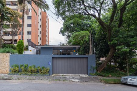 Casa para alugar com 221m², 3 quartos e 4 vagasFachada
