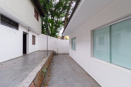 Casa para alugar com 221m², 3 quartos e 4 vagasQuintal