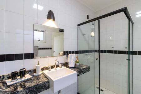 Casa de condomínio à venda com 365m², 4 quartos e 2 vagasBanheiro da suíte americana