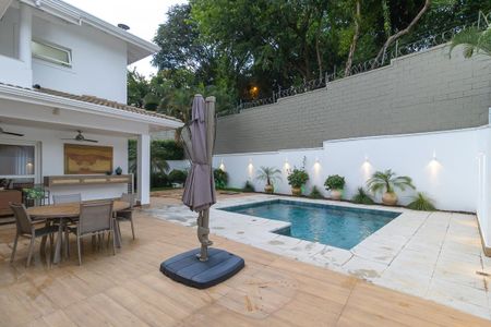 Casa de condomínio à venda com 365m², 4 quartos e 2 vagasQuintal com piscina