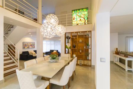 Casa de condomínio à venda com 365m², 4 quartos e 2 vagasSala de jantar