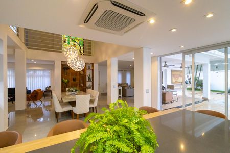 Casa de condomínio à venda com 365m², 4 quartos e 2 vagasCozinha