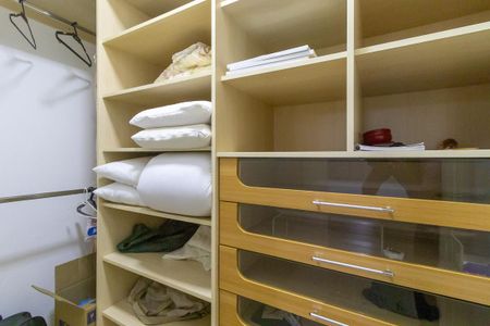 Casa de condomínio à venda com 365m², 4 quartos e 2 vagasQuarto da suíte 2 - Closet