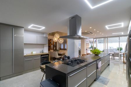 Casa de condomínio à venda com 365m², 4 quartos e 2 vagasCozinha