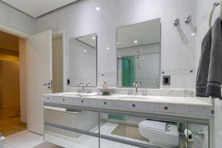 Casa de condomínio à venda com 365m², 4 quartos e 2 vagasBanheiro da suíte 1