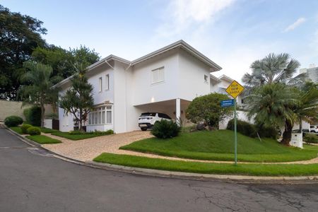 Casa de condomínio à venda com 365m², 4 quartos e 2 vagasFachada